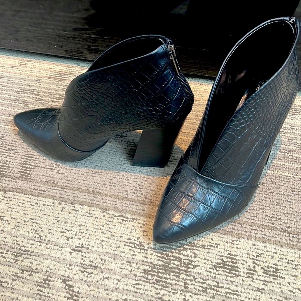 Size 8 , black Vince Camuto booties. Worn 2 x times, like new! #Fallboots